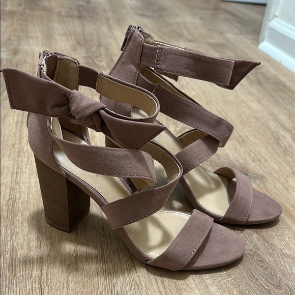 LC LAUREN CONRAD | Mauve Bow Girlfriend Block High Heels - Picture 2 of 7